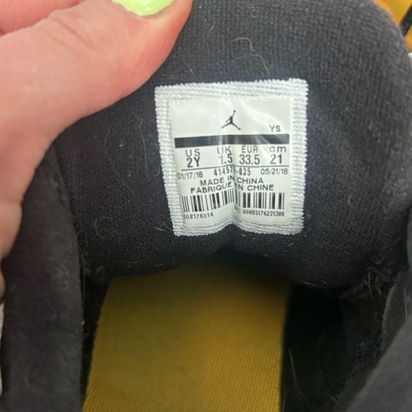 Nike Jordan’s Size 2. Used but in great condition. - Picture 3 of 4